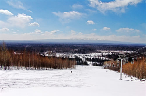 安图长白山和平滑雪场